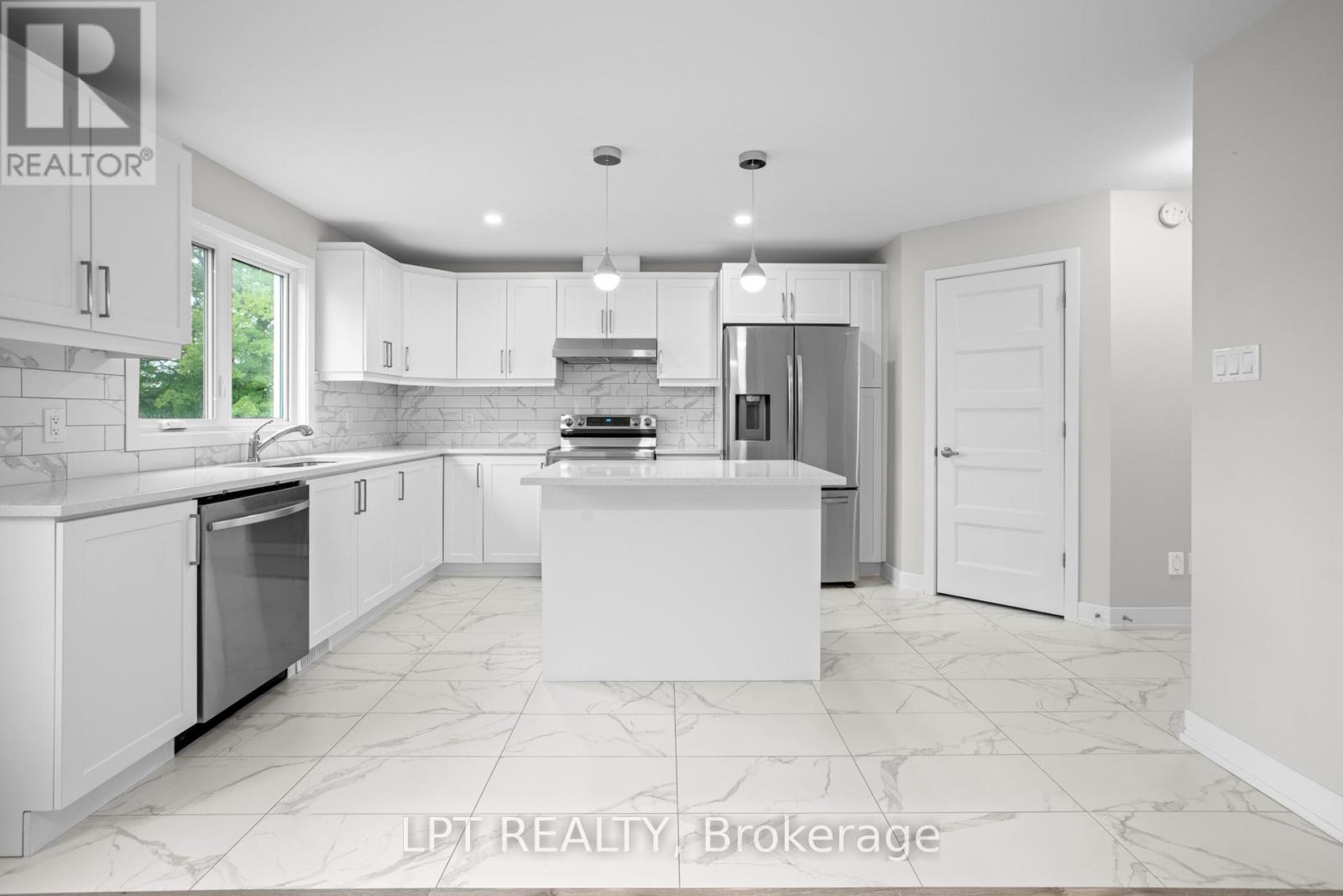 75 CHATEAUGUAY STREET - 33