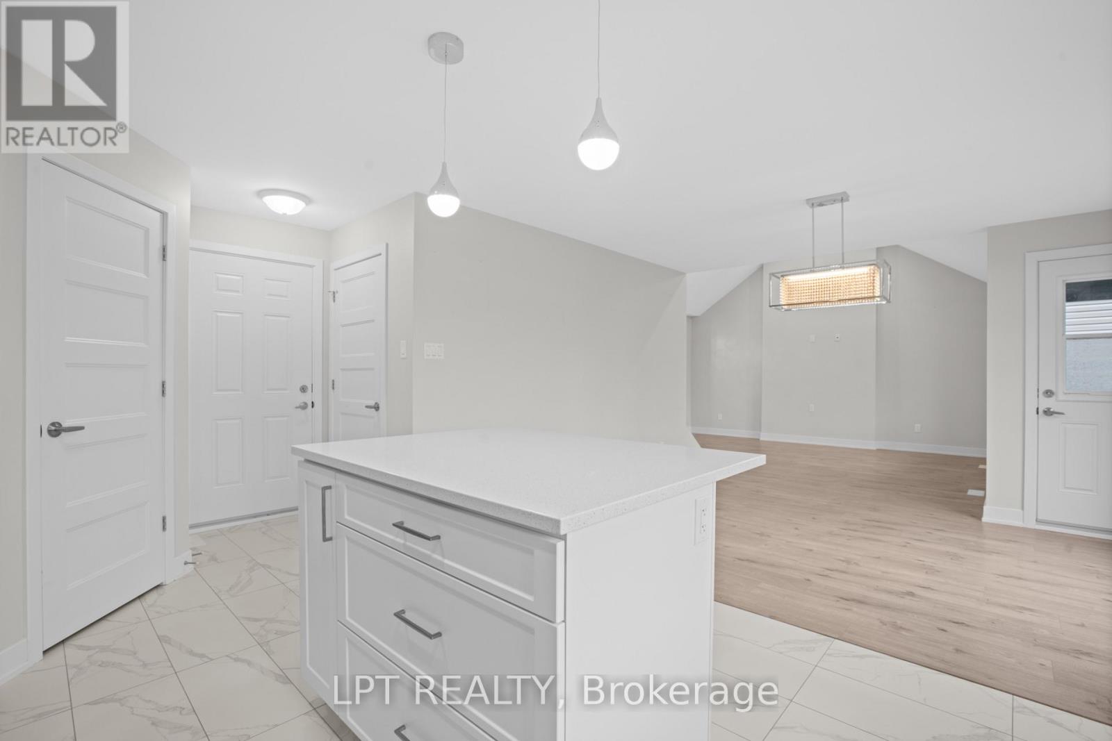75 CHATEAUGUAY STREET - 37