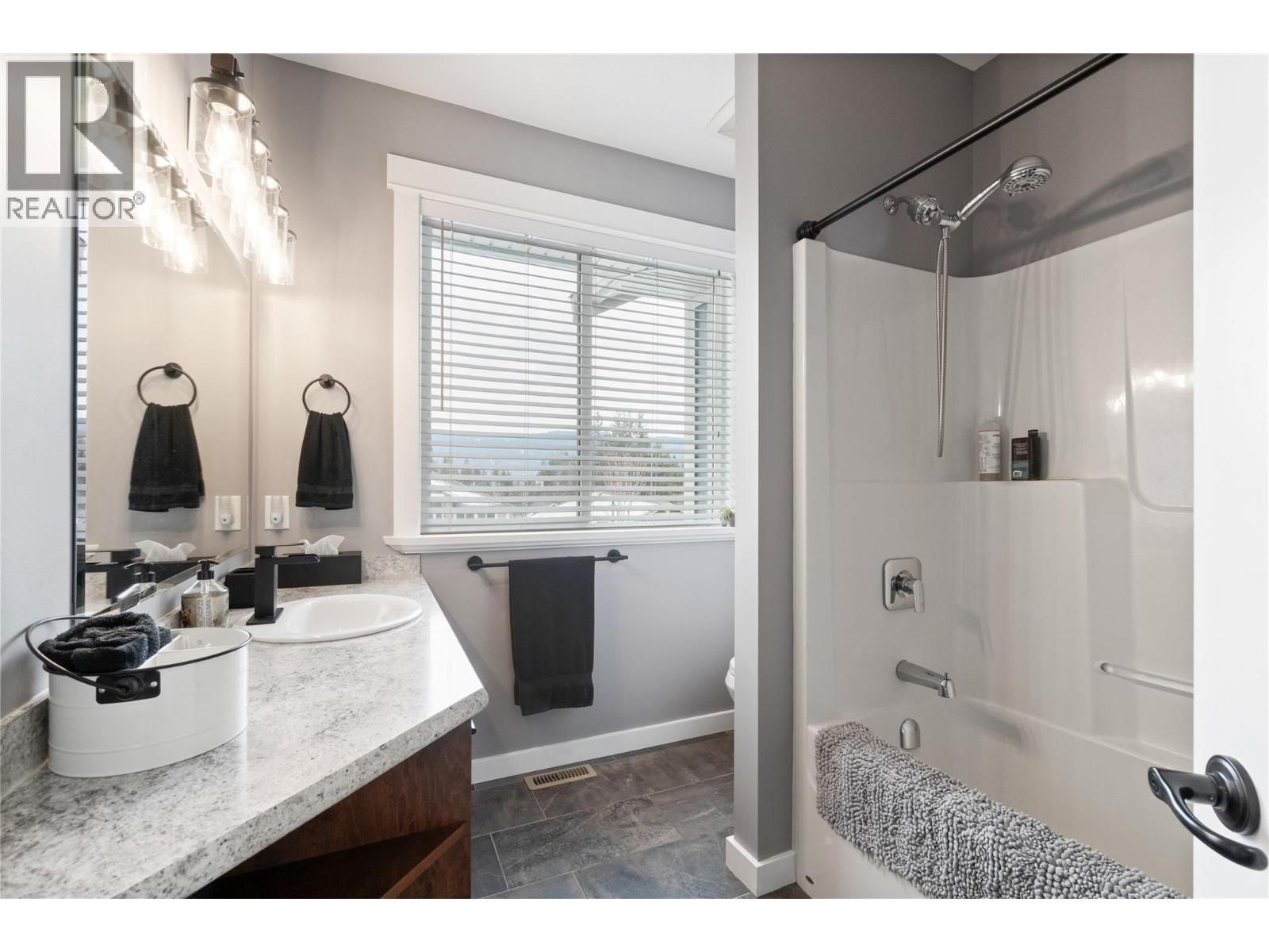 1120 24 Street SE, Salmon Arm