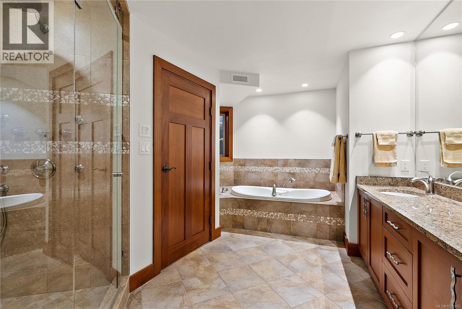  10206 Surfside Place, Sidney