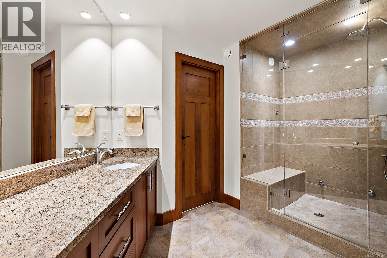  10206 Surfside Place, Sidney