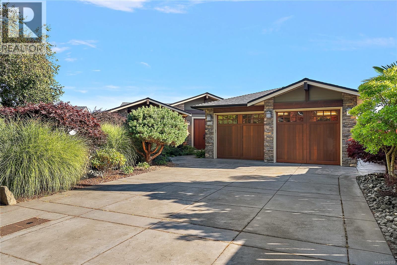  10206 Surfside Place, Sidney