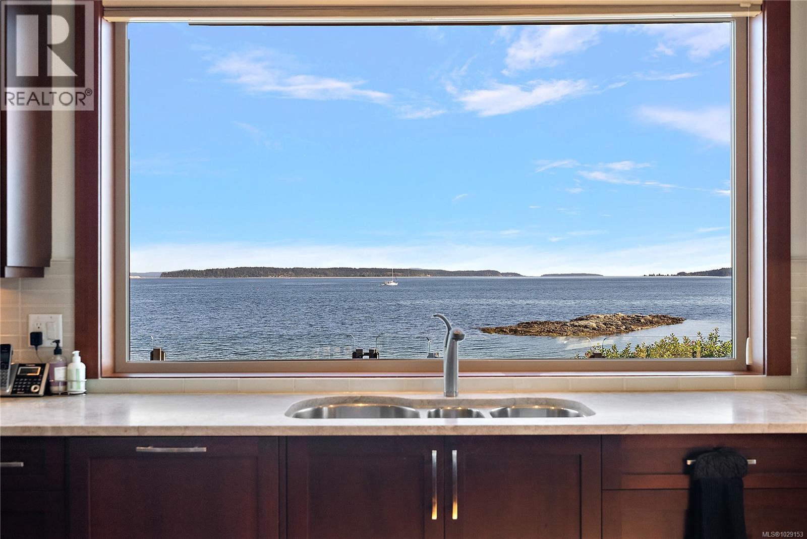  10206 Surfside Place, Sidney