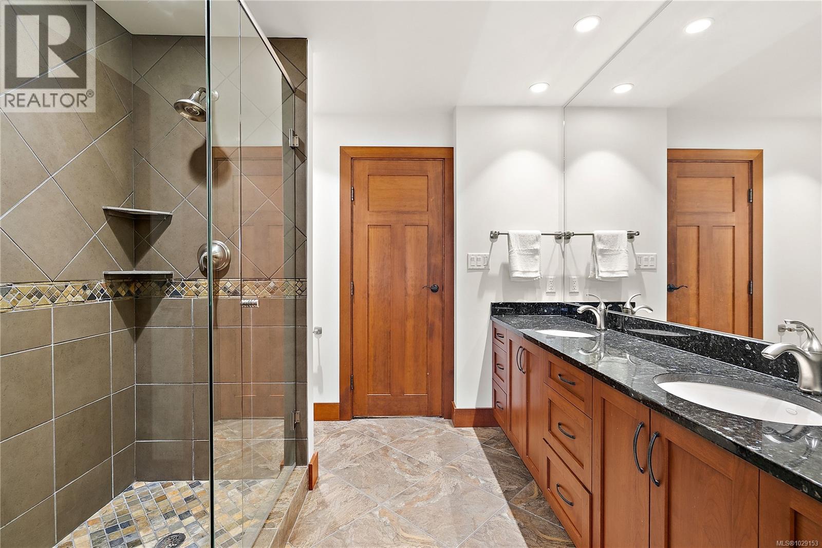  10206 Surfside Place, Sidney