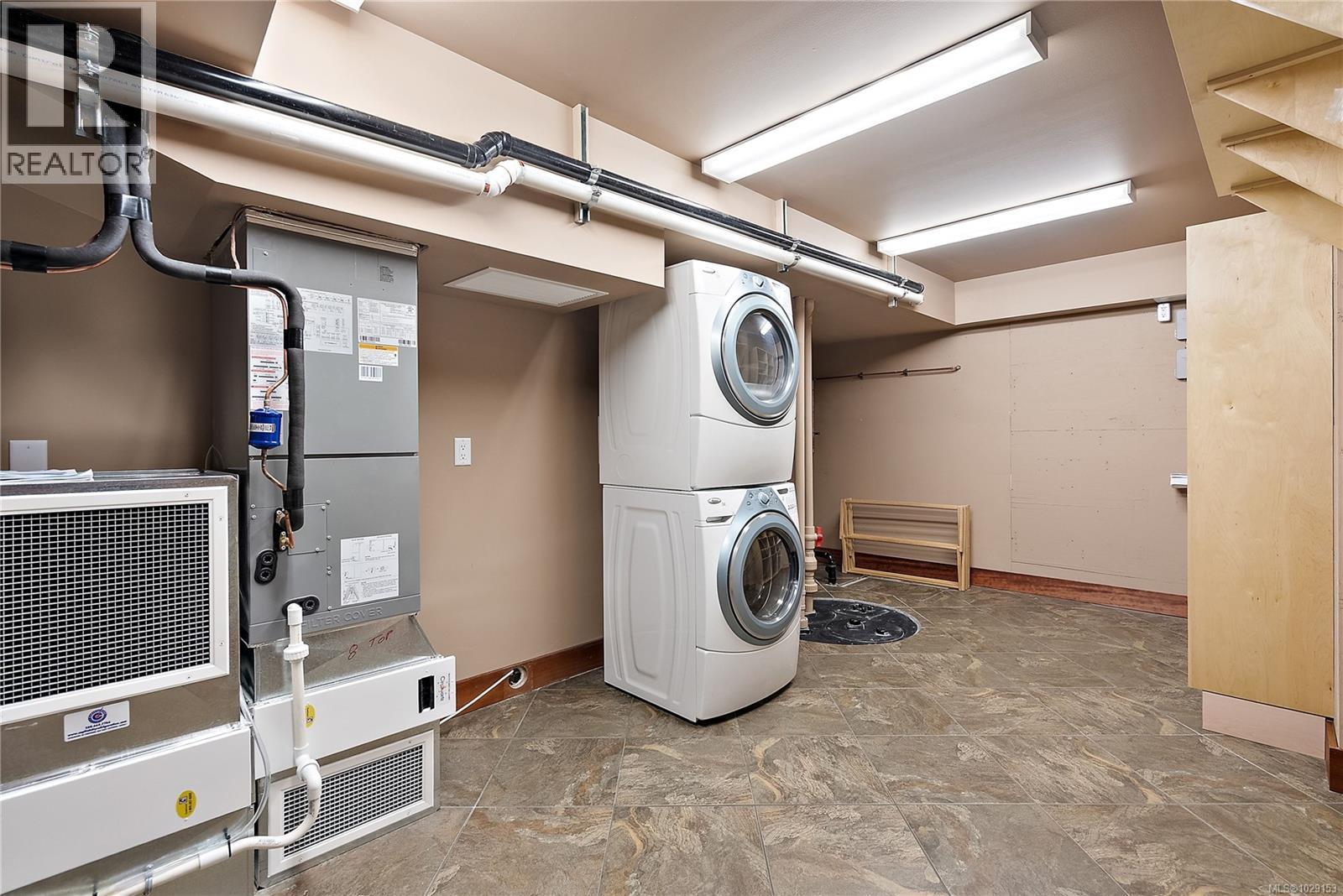  10206 Surfside Place, Sidney