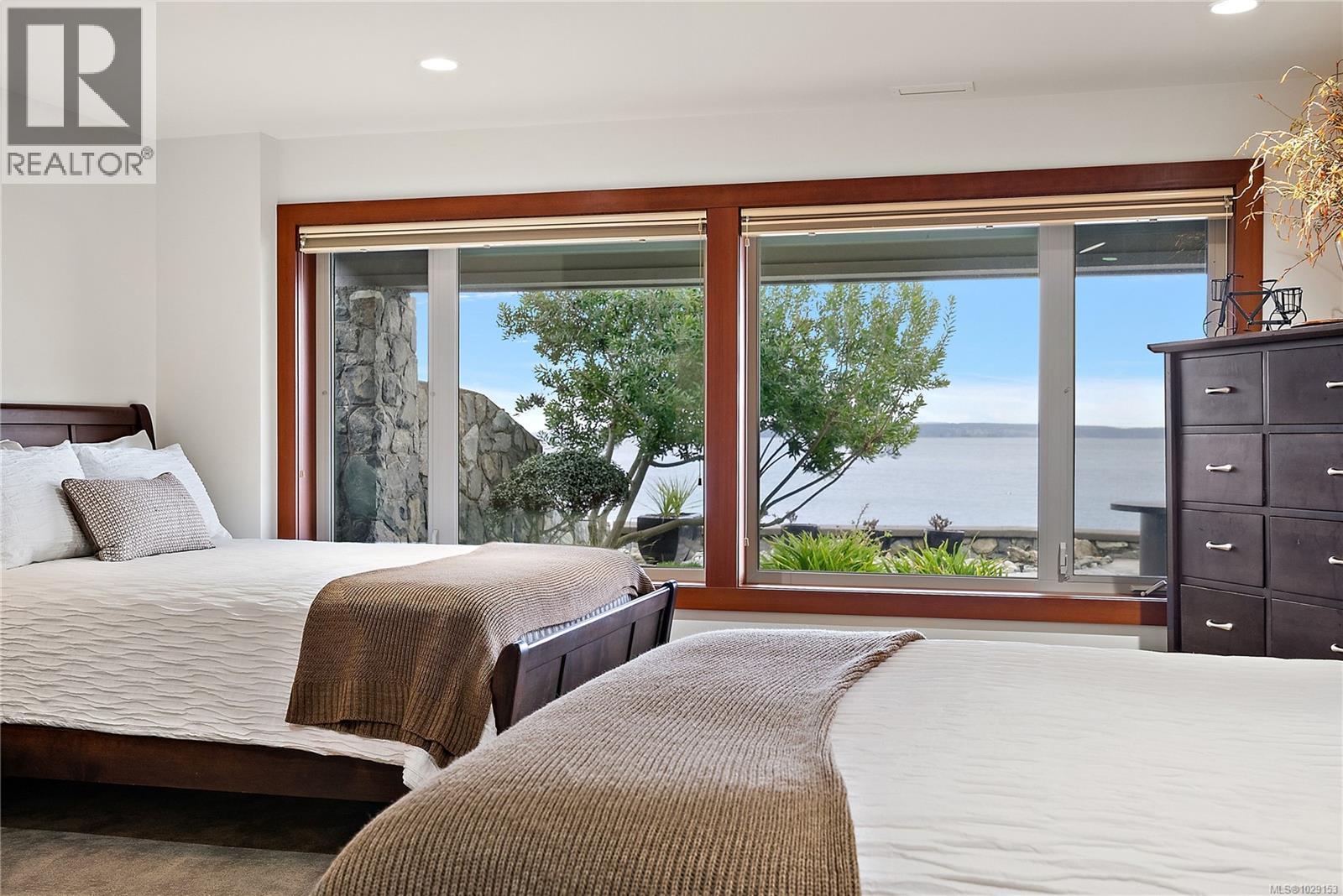  10206 Surfside Place, Sidney