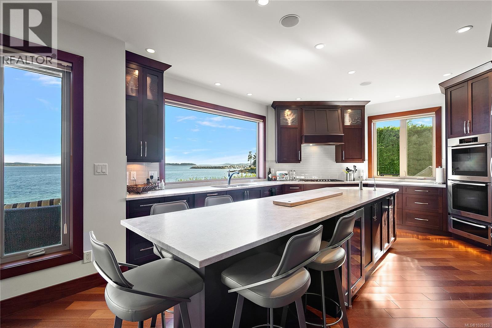  10206 Surfside Place, Sidney