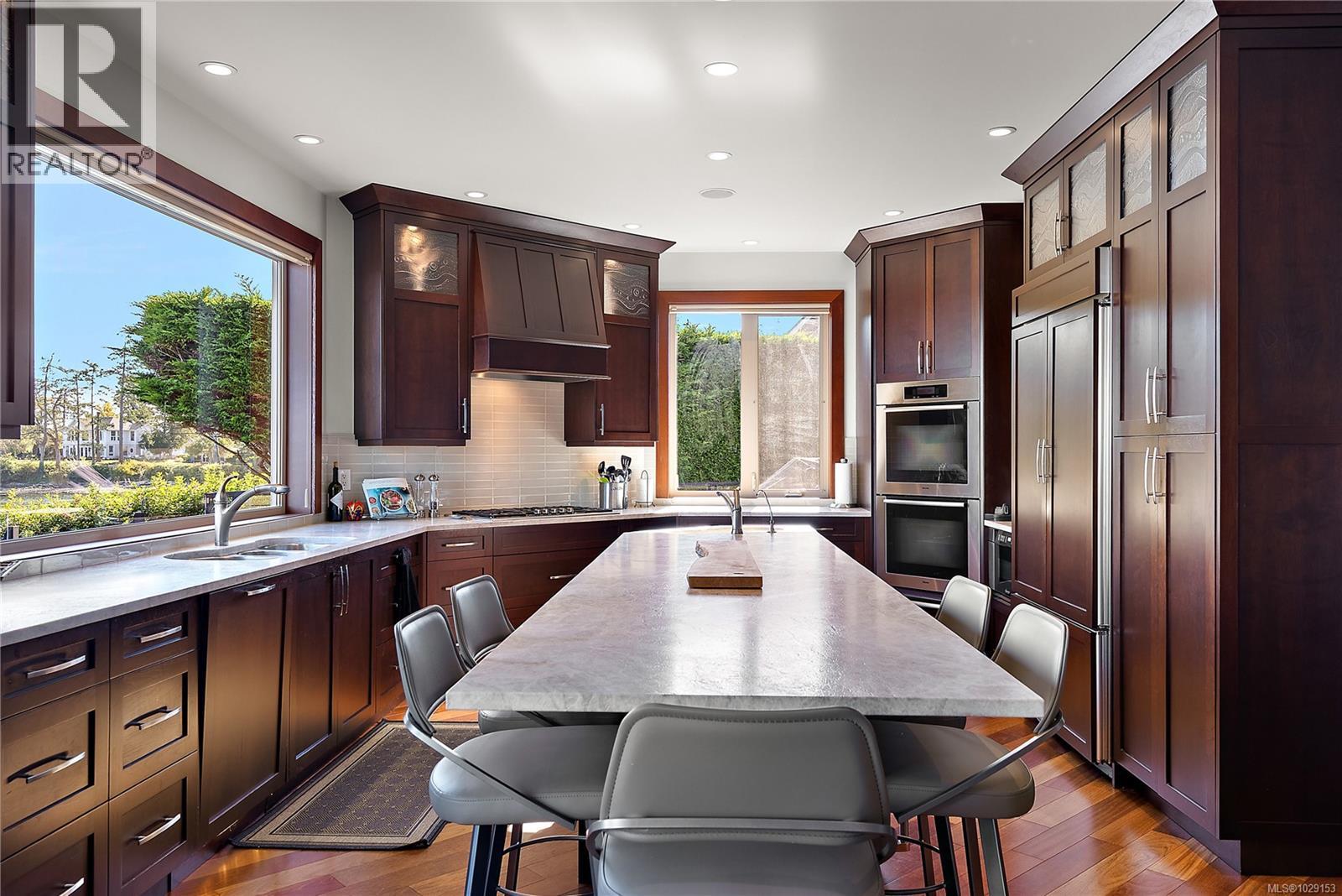  10206 Surfside Place, Sidney