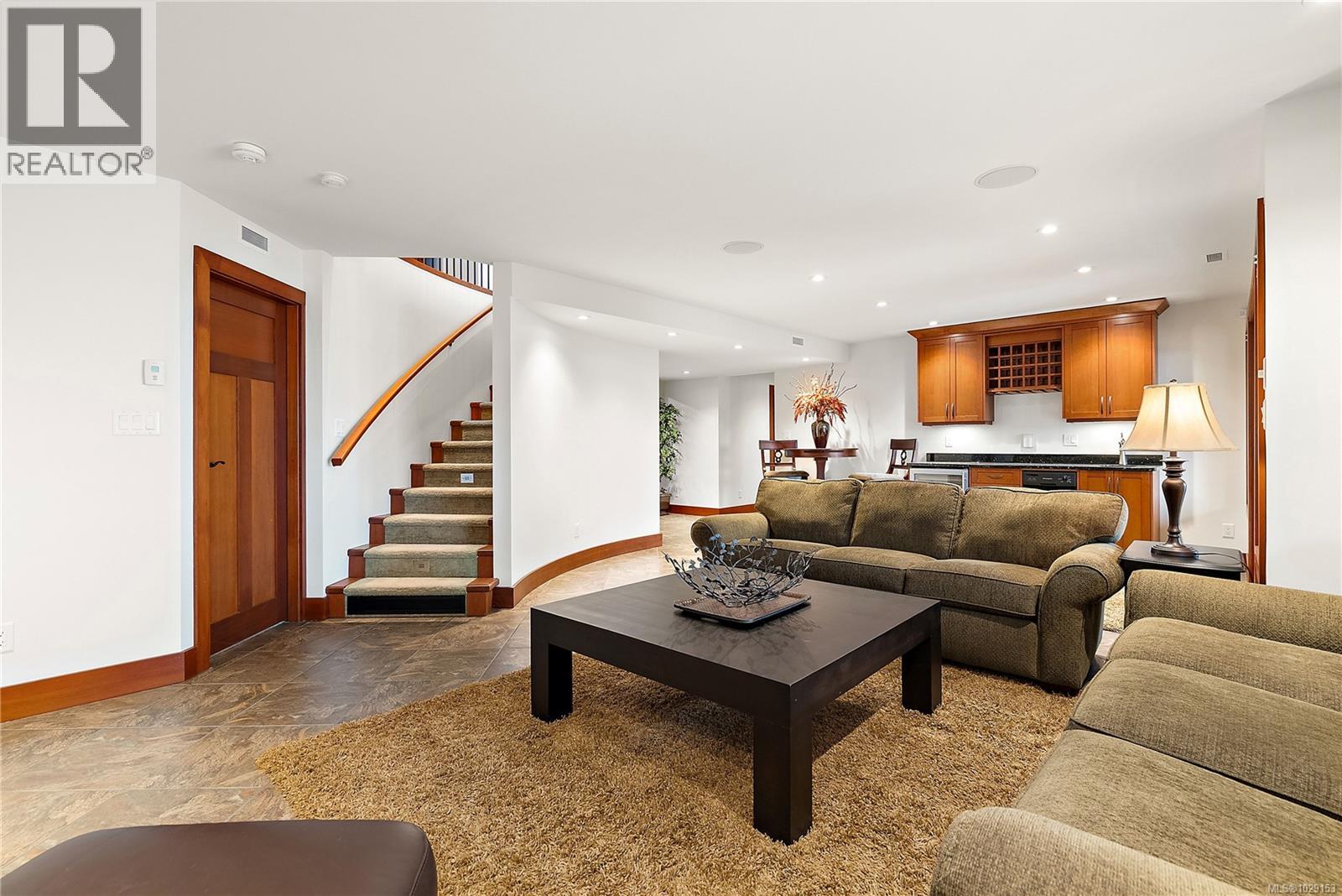  10206 Surfside Place, Sidney