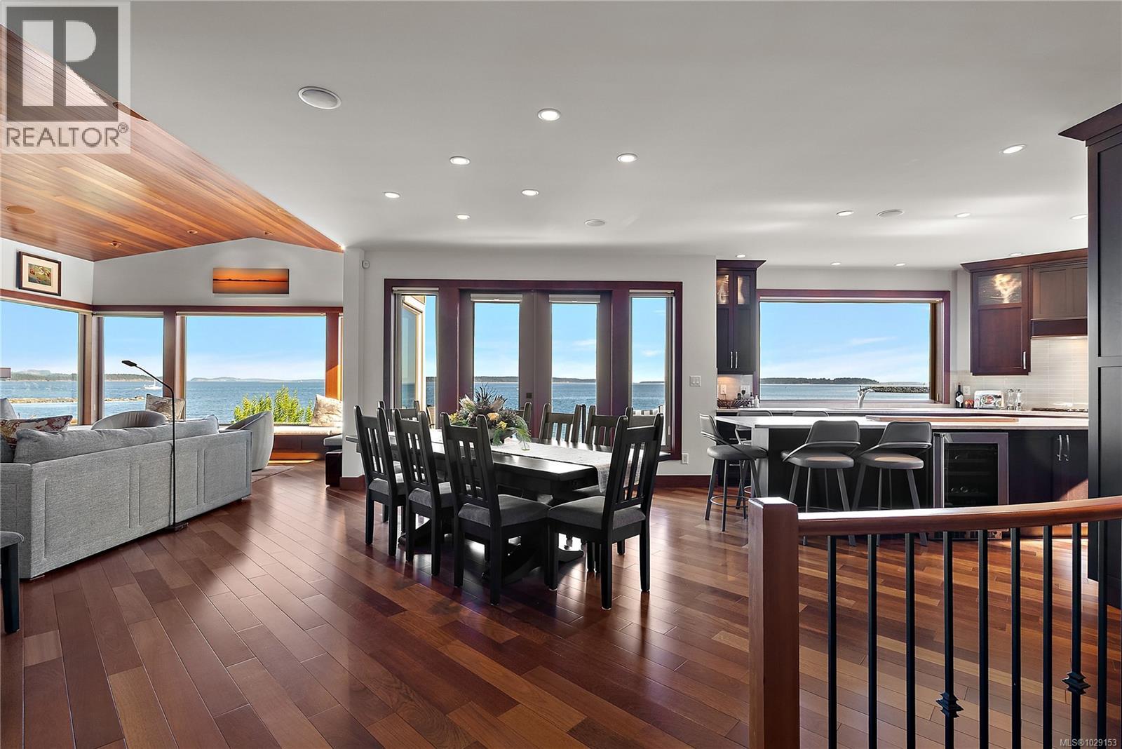  10206 Surfside Place, Sidney