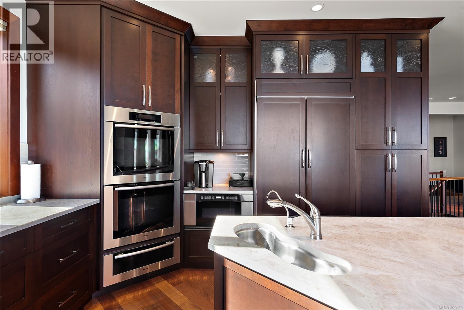  10206 Surfside Place, Sidney