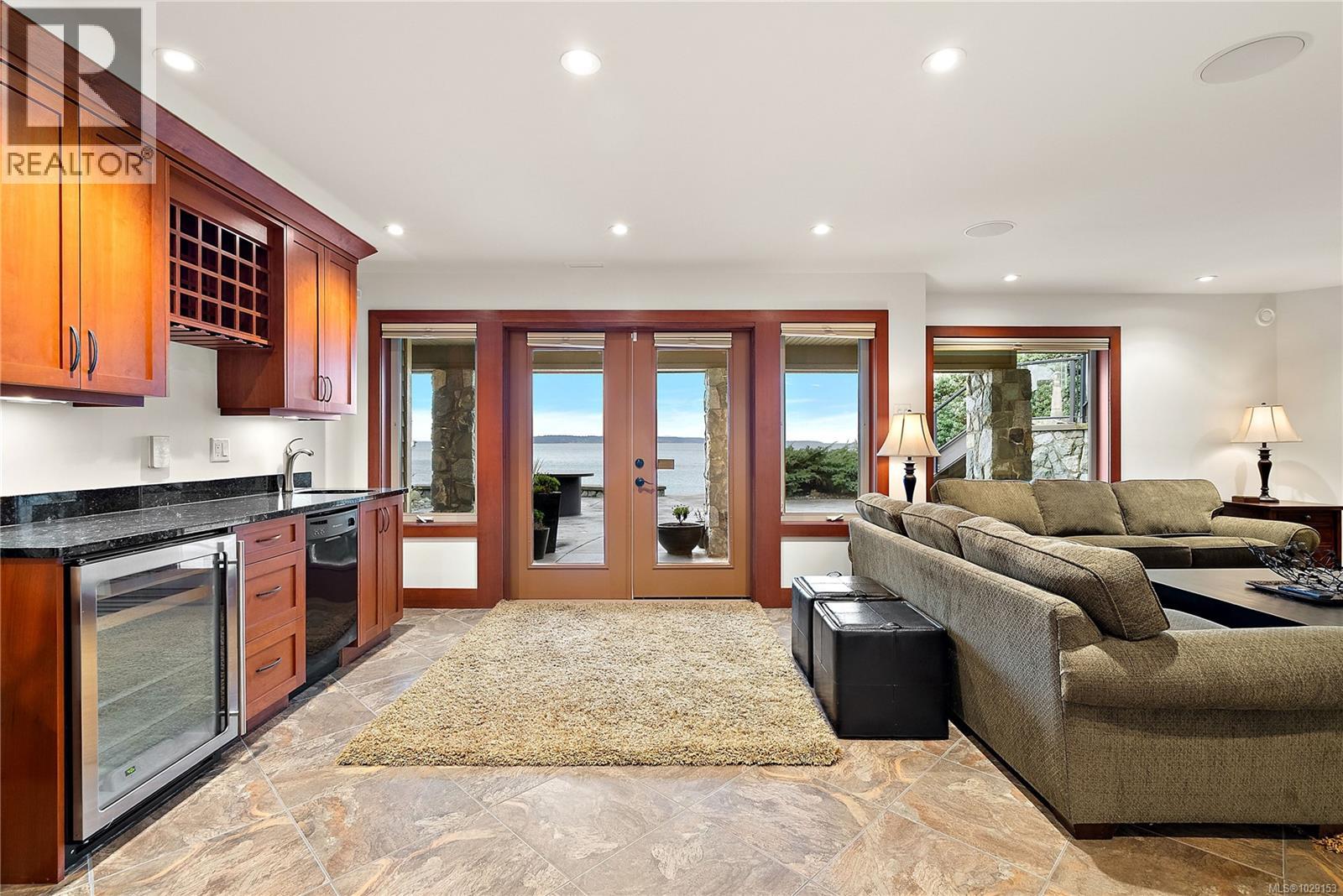  10206 Surfside Place, Sidney