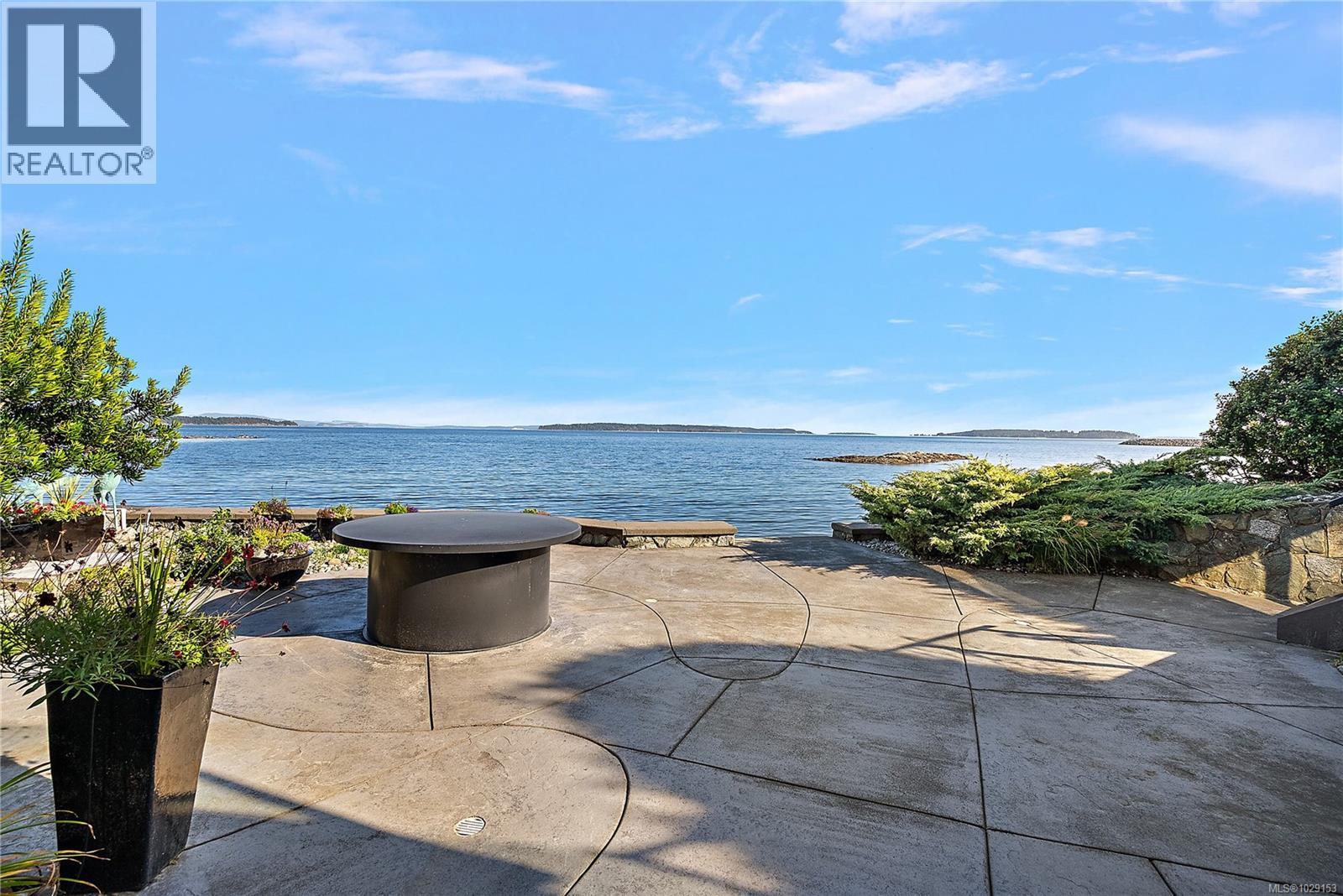  10206 Surfside Place, Sidney