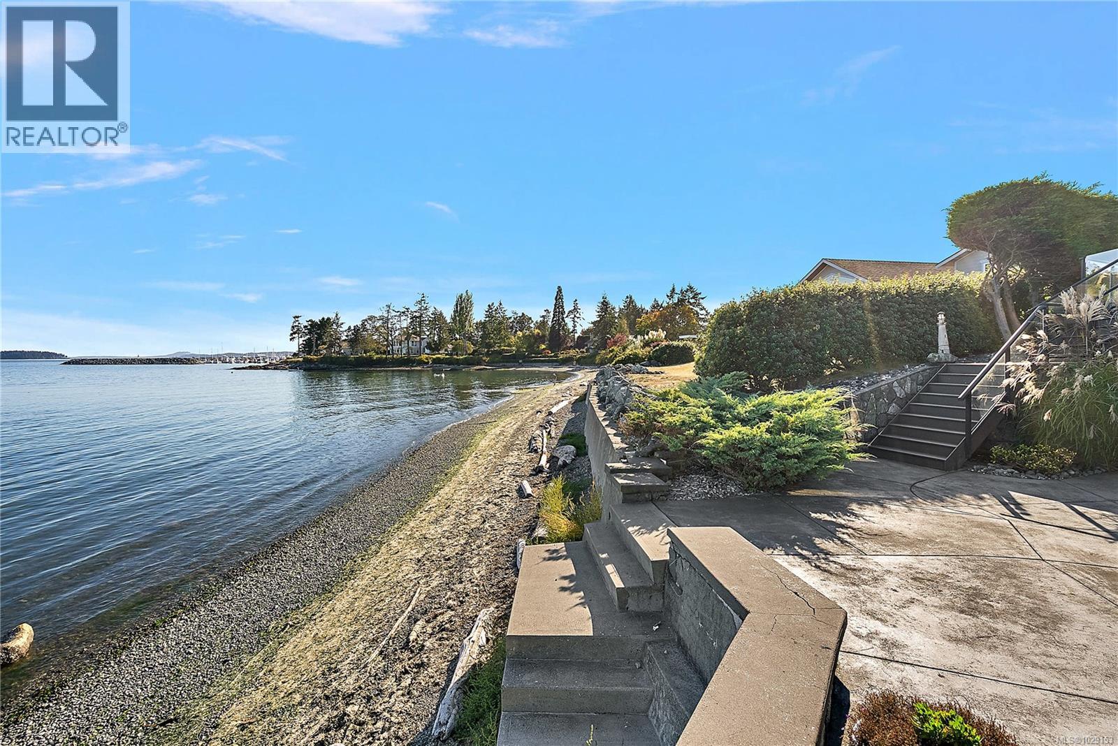  10206 Surfside Place, Sidney