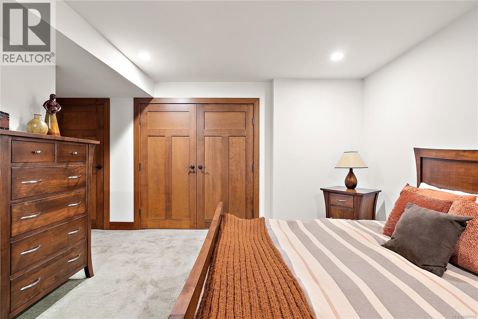  10206 Surfside Place, Sidney