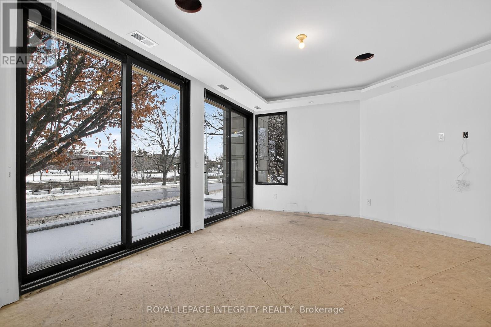 112 QUEEN ELIZABETH DRIVE - 10