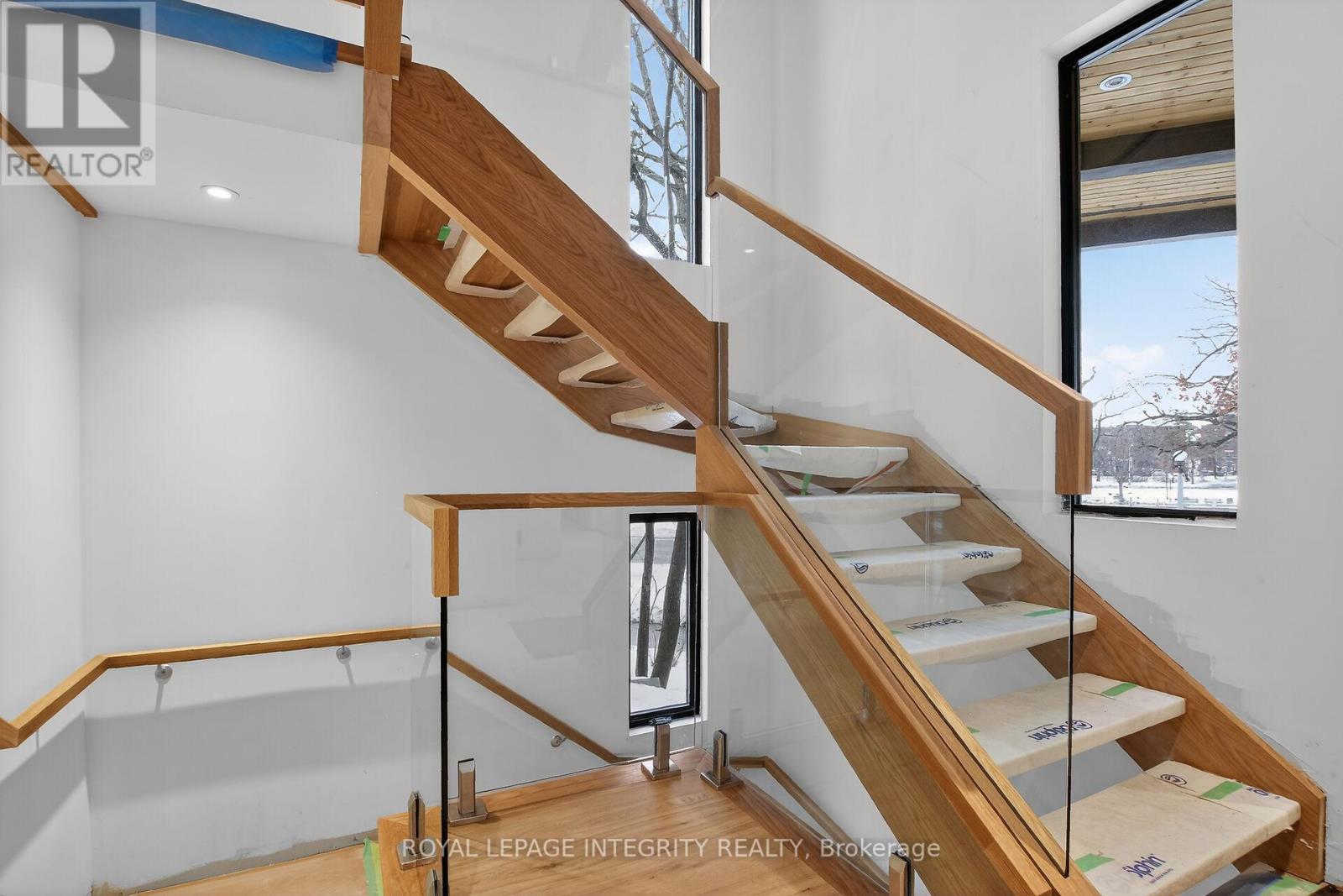 112 QUEEN ELIZABETH DRIVE - 14