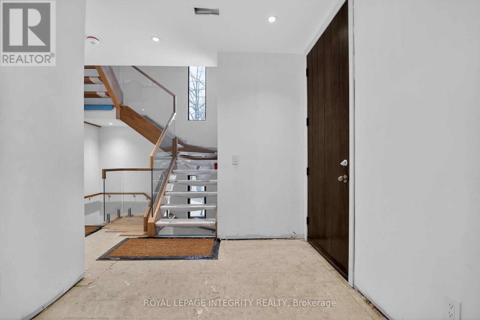 112 QUEEN ELIZABETH DRIVE - 7
