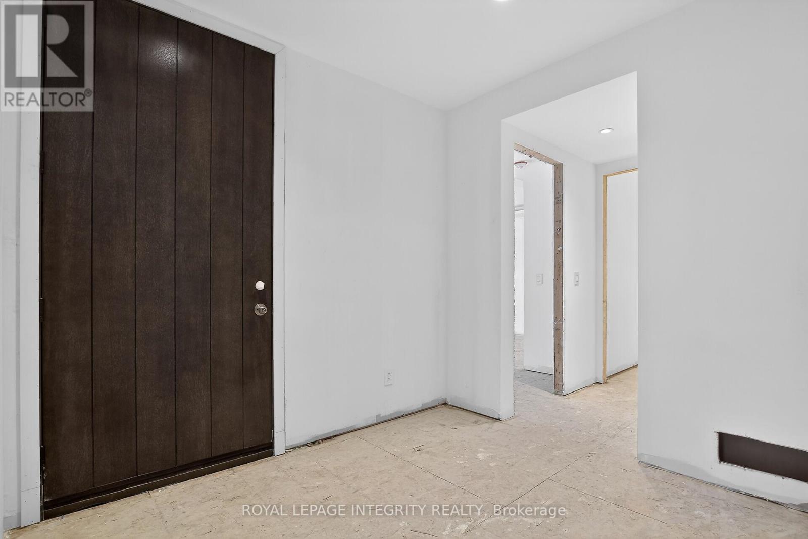 112 QUEEN ELIZABETH DRIVE - 8