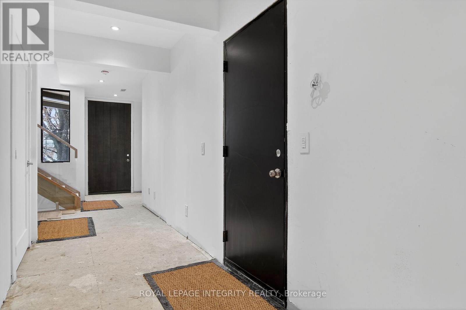 112 QUEEN ELIZABETH DRIVE - 9