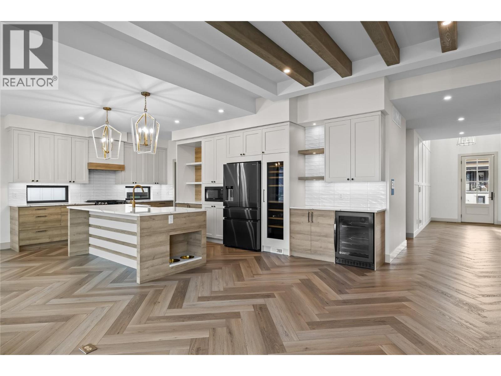 1062 Emslie Street, Kelowna