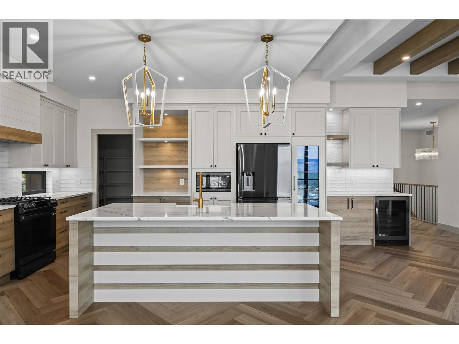 1062 Emslie Street, Kelowna