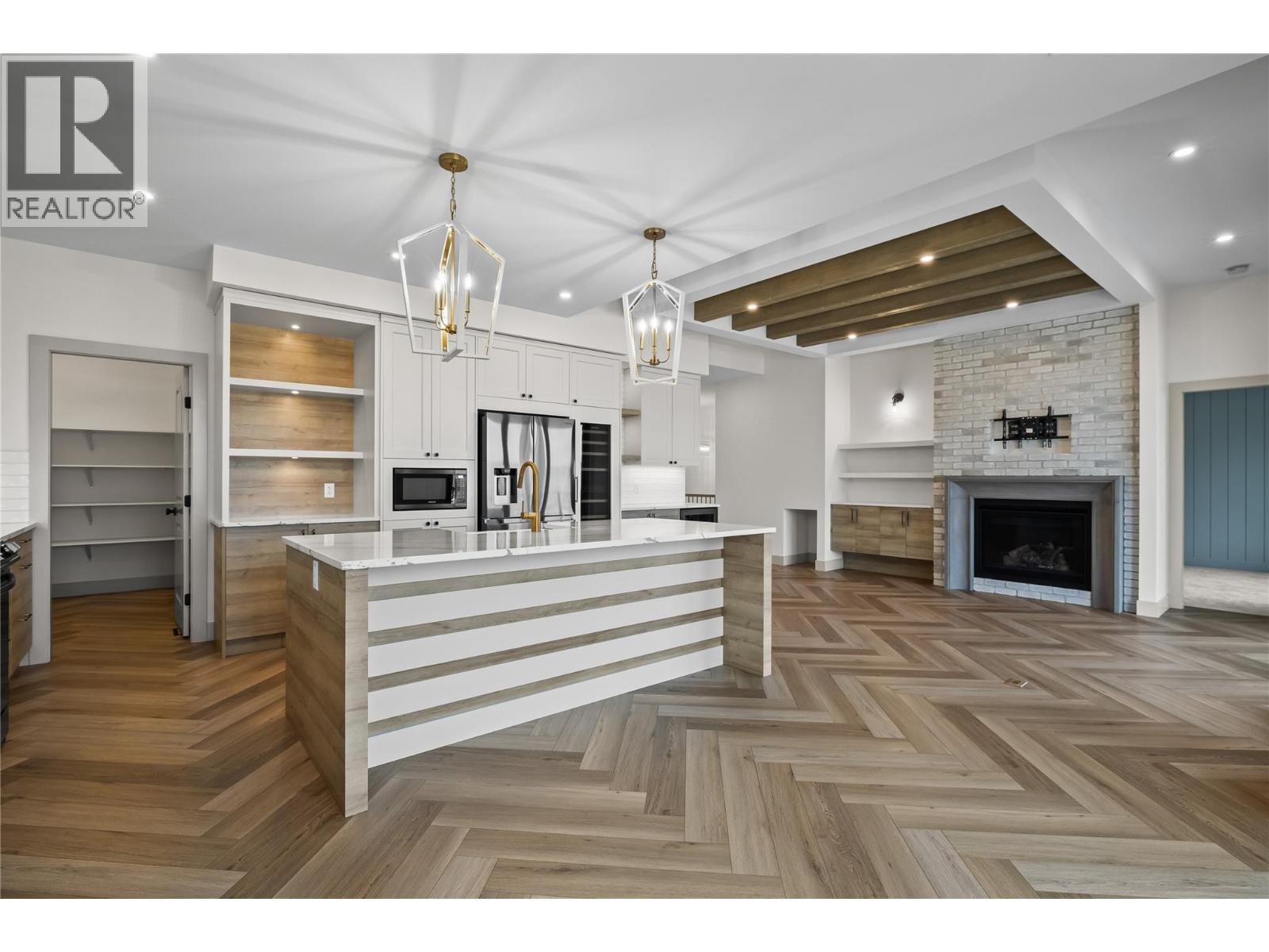 1062 Emslie Street - 15