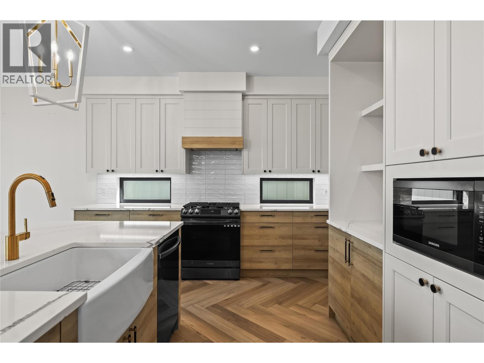 1062 Emslie Street, Kelowna