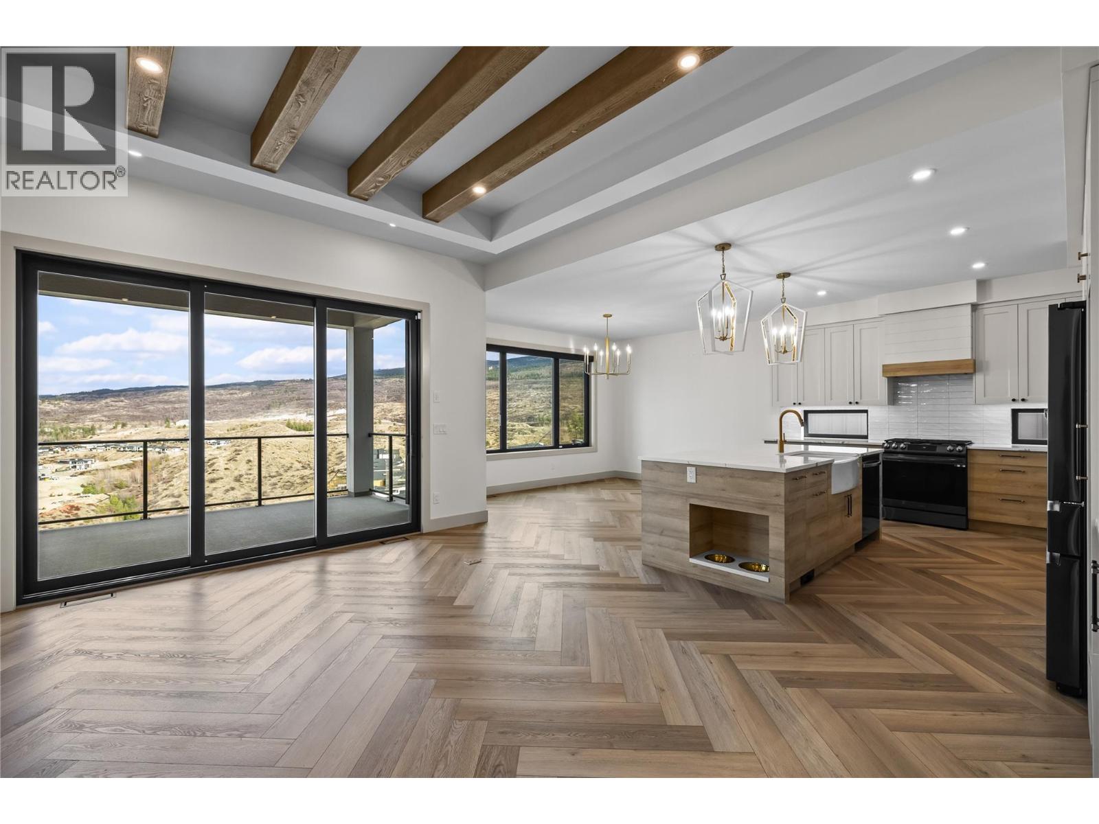 1062 Emslie Street, Kelowna