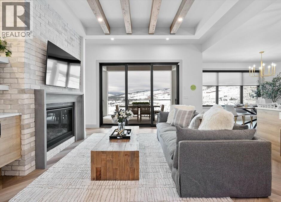 1062 Emslie Street, Kelowna