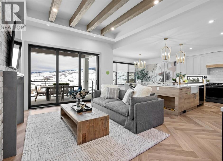 1062 Emslie Street, Kelowna