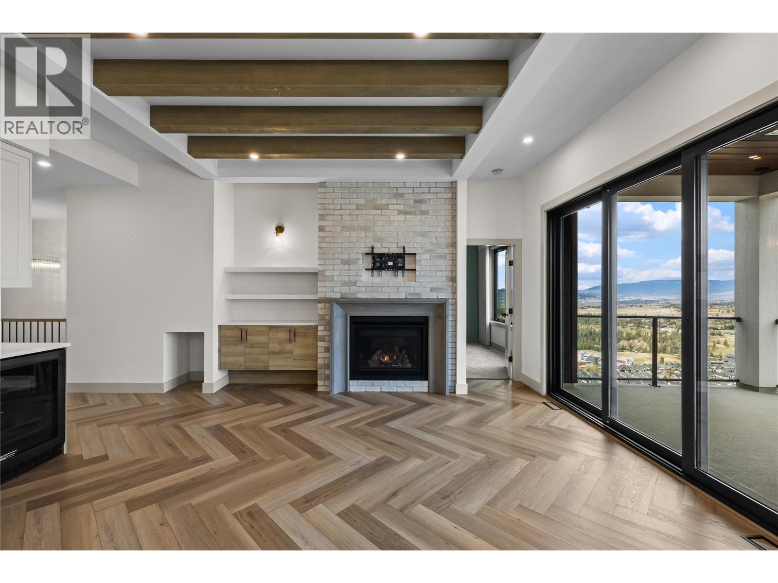 1062 Emslie Street, Kelowna