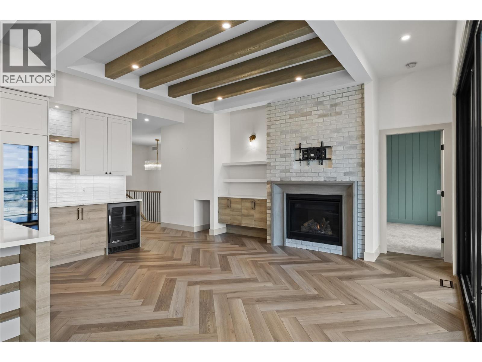 1062 Emslie Street, Kelowna