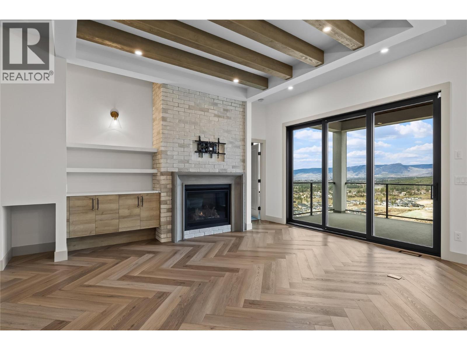 1062 Emslie Street, Kelowna