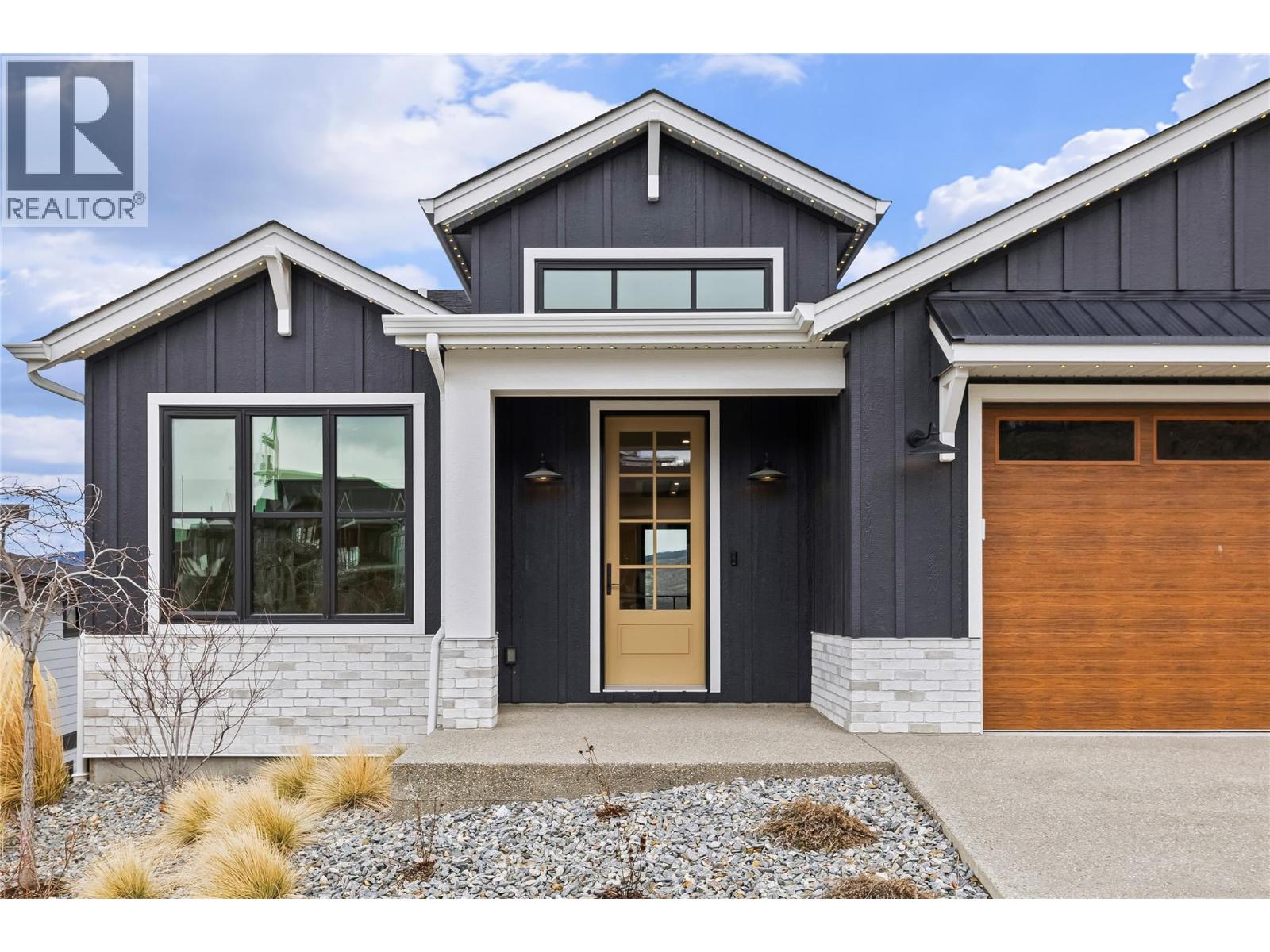 1062 Emslie Street, Kelowna