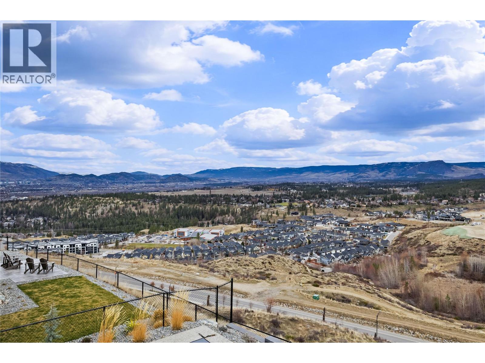 1062 Emslie Street, Kelowna