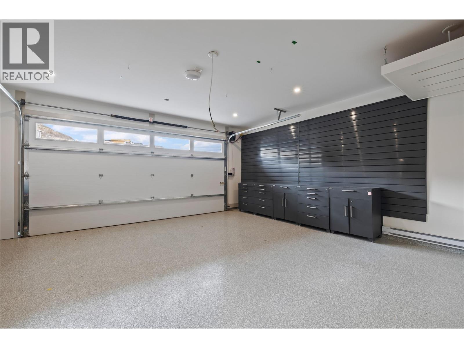 1062 Emslie Street, Kelowna