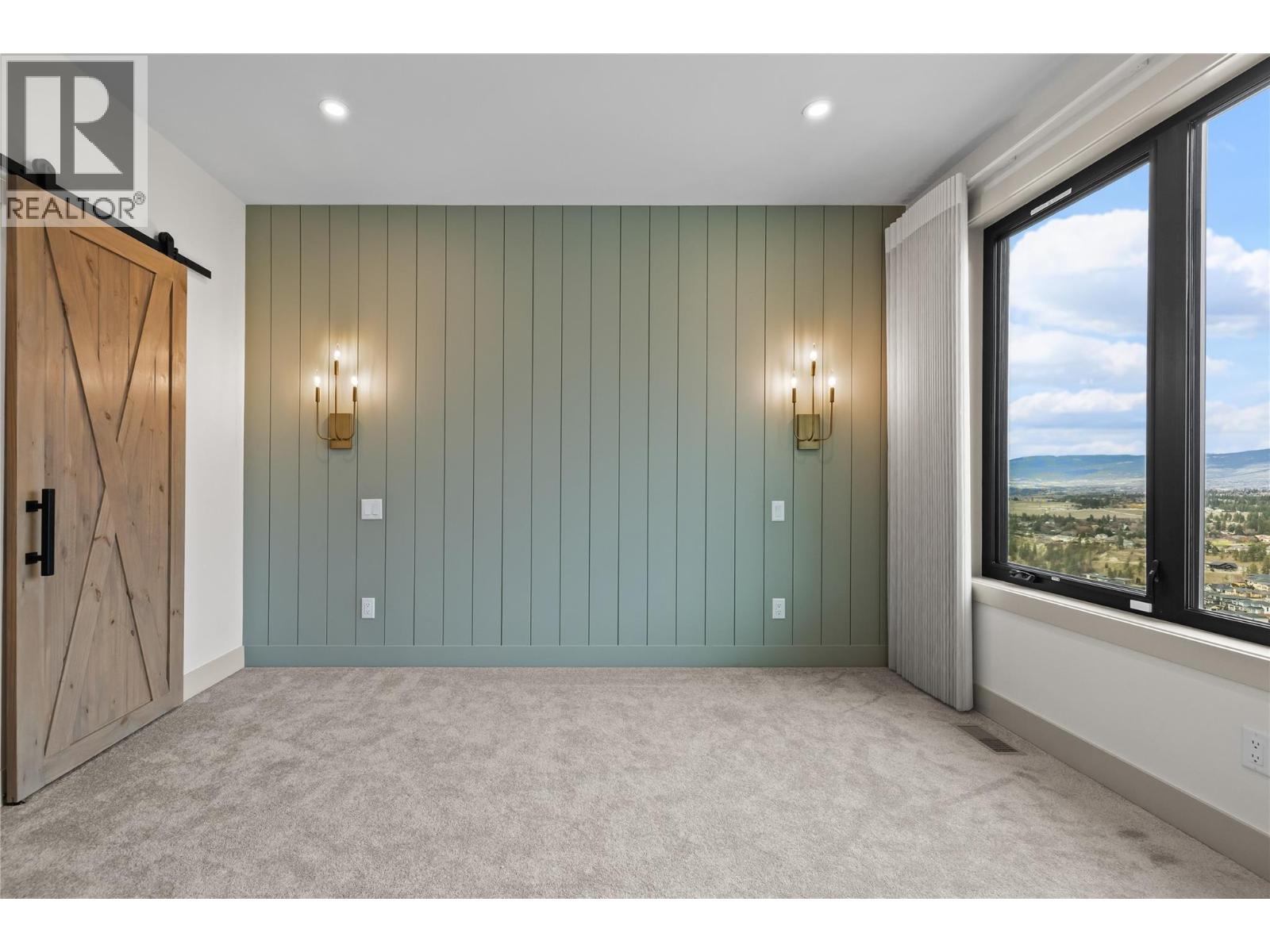 1062 Emslie Street, Kelowna