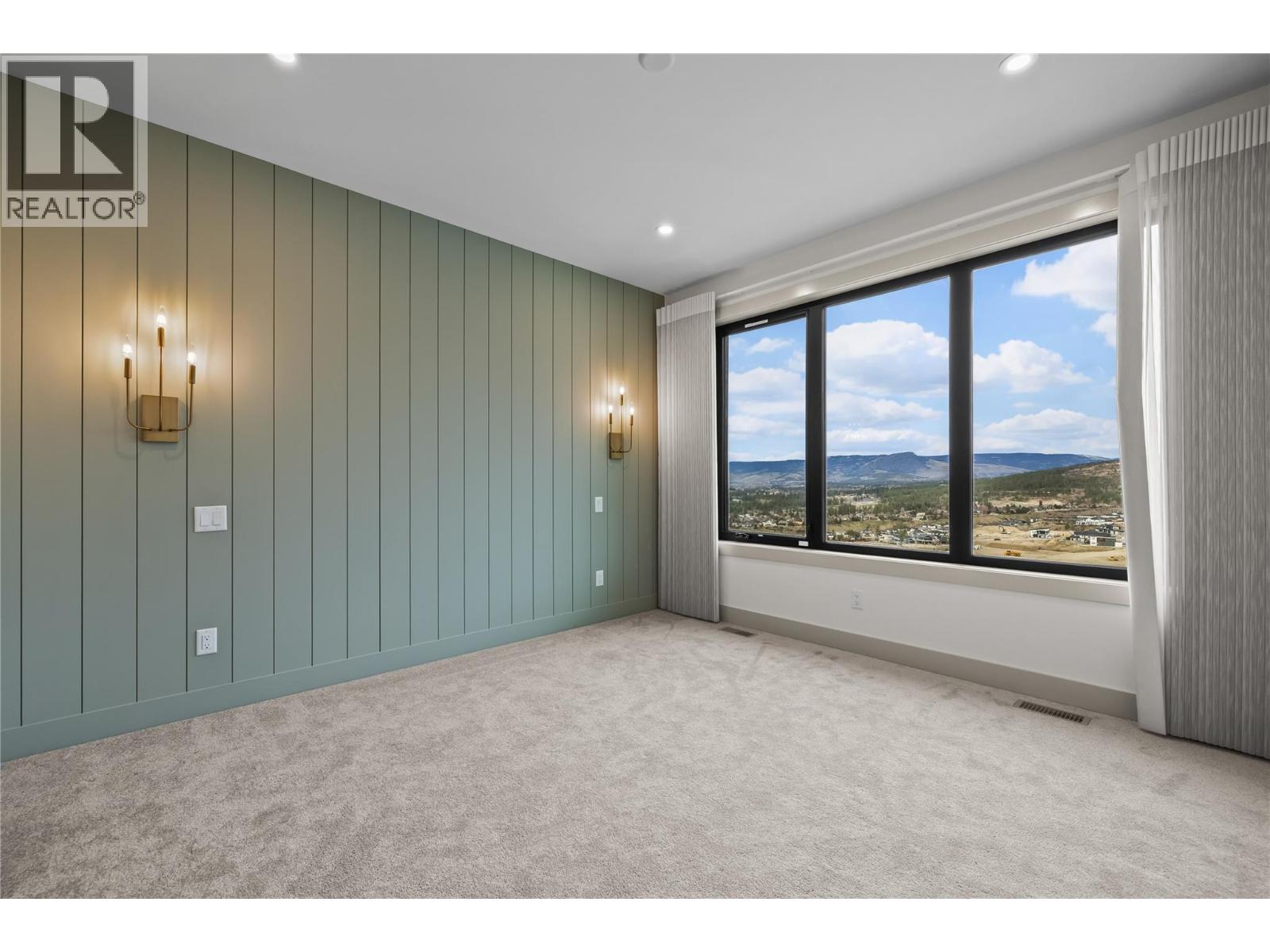 1062 Emslie Street, Kelowna