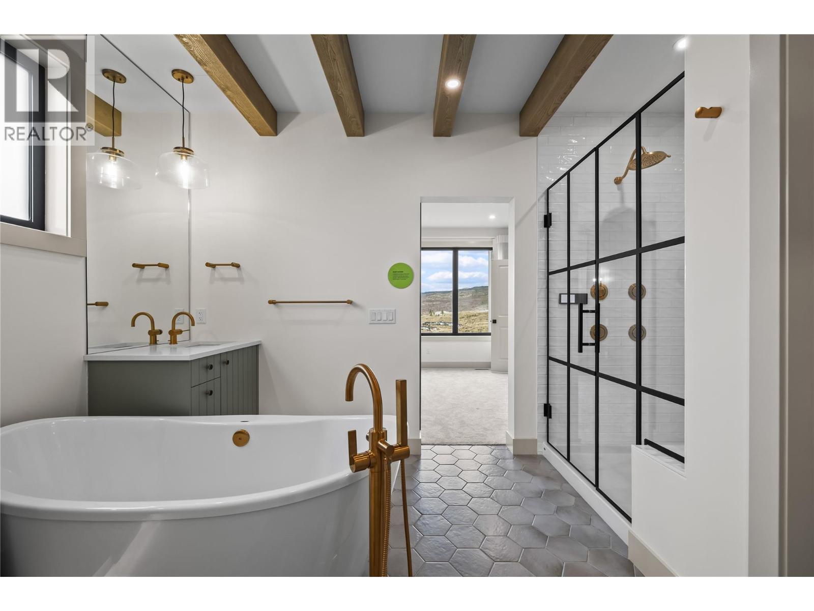 1062 Emslie Street, Kelowna