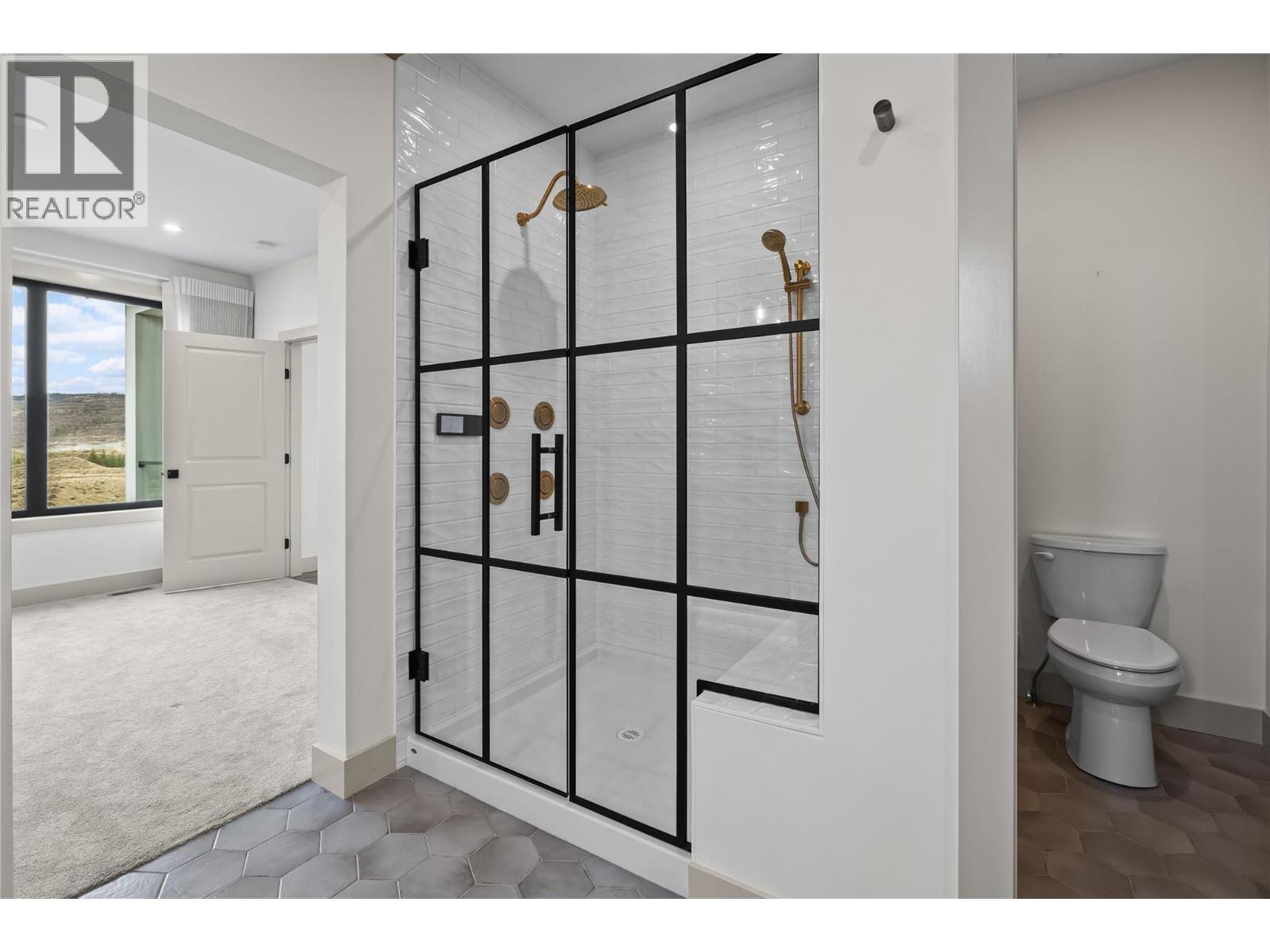 1062 Emslie Street, Kelowna