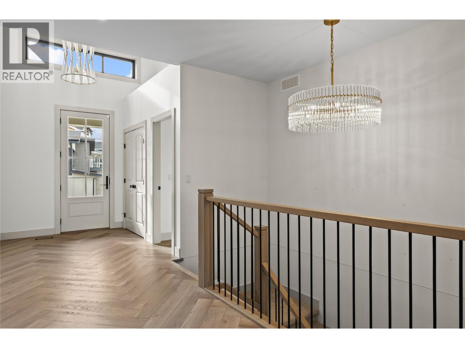 1062 Emslie Street, Kelowna