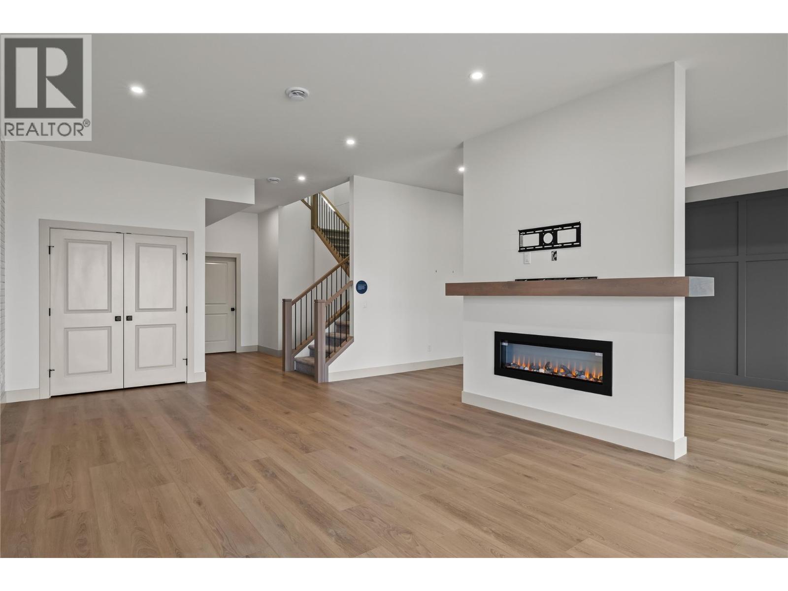 1062 Emslie Street, Kelowna