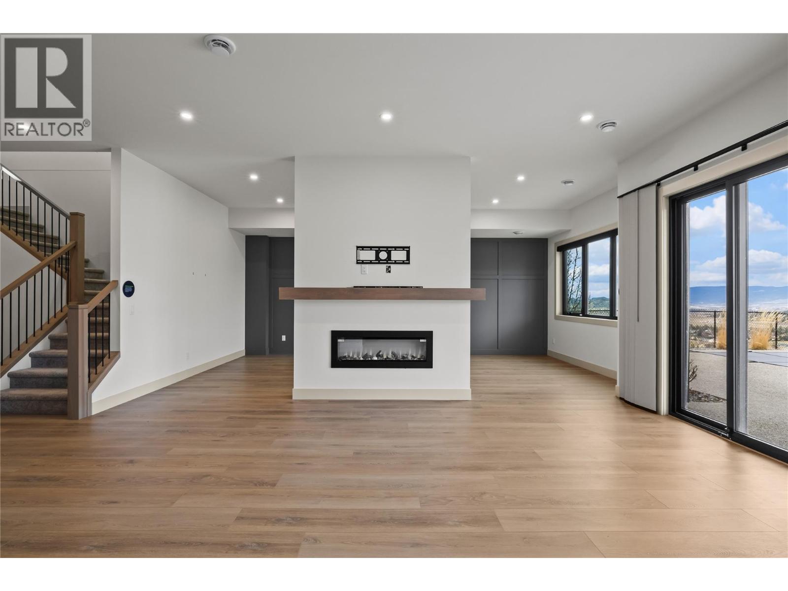 1062 Emslie Street, Kelowna