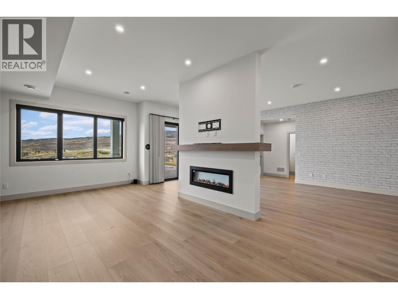 1062 Emslie Street, Kelowna