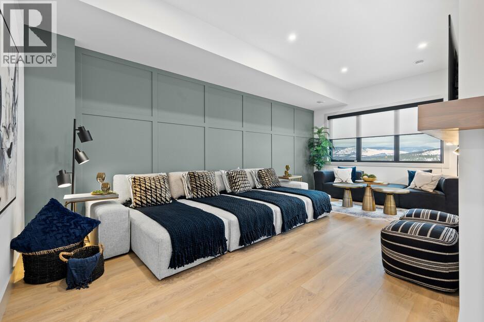 1062 Emslie Street, Kelowna