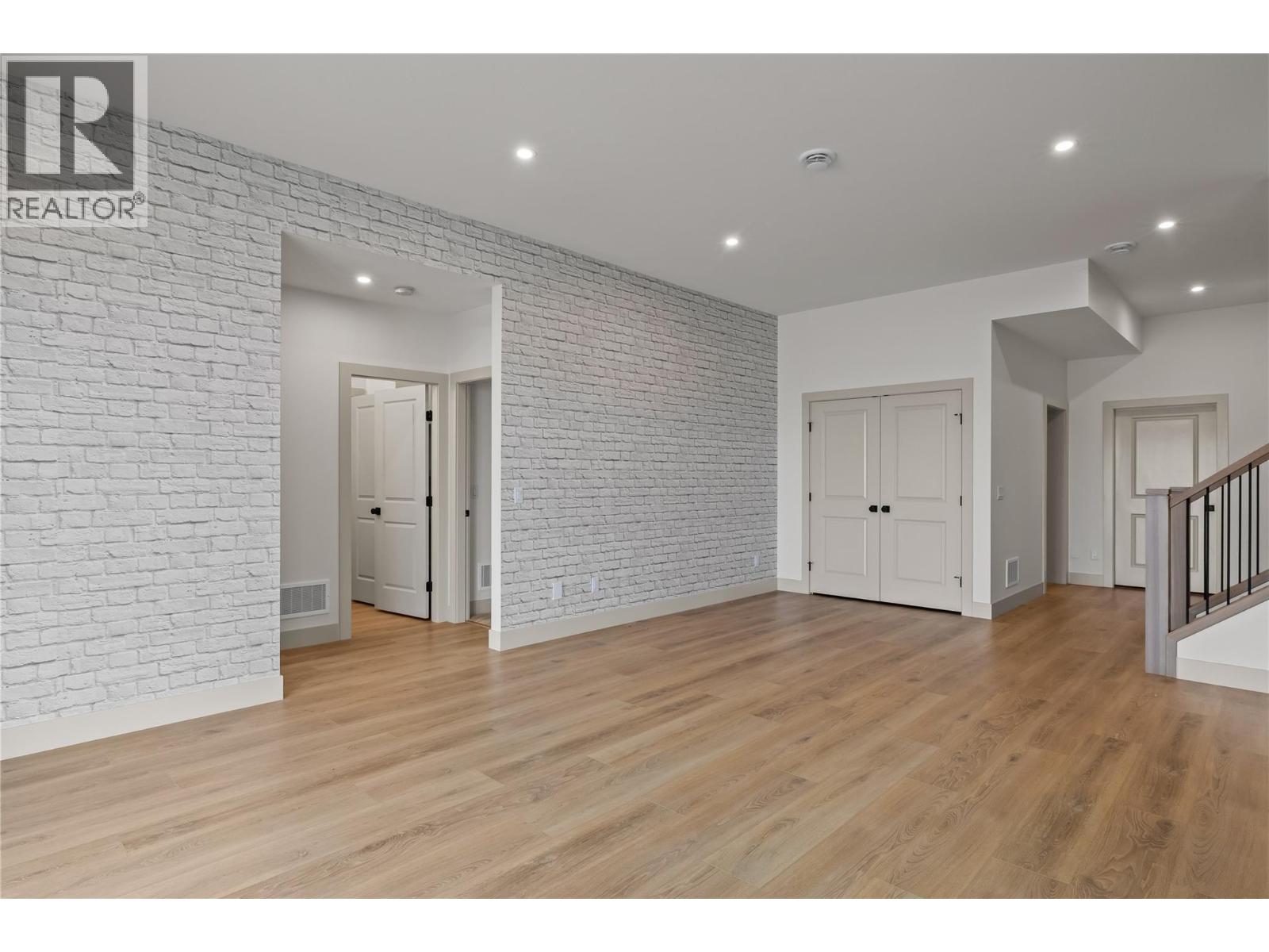 1062 Emslie Street, Kelowna