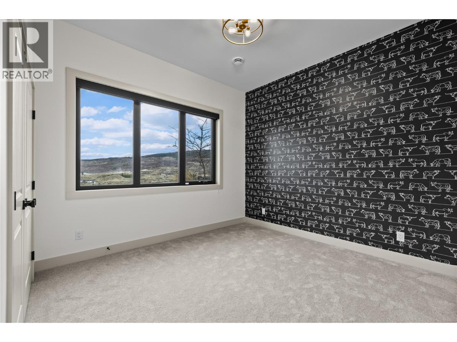 1062 Emslie Street, Kelowna