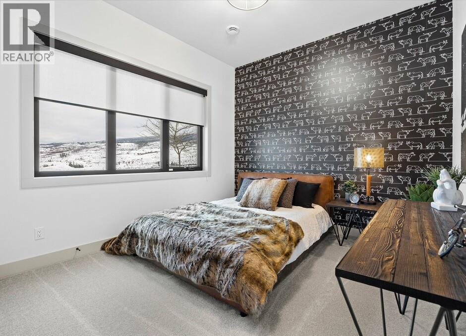 1062 Emslie Street, Kelowna