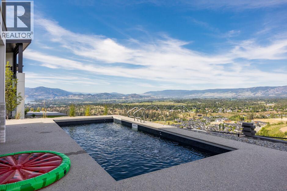 1062 Emslie Street, Kelowna